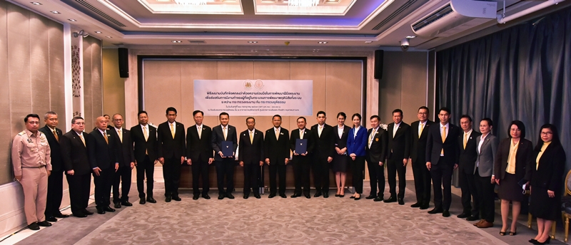 ﻿กรมบังคับคดีร่วมพิธีลงนามบันทึกข้อตกลงว่าด้วยความร่วมมือในการพัฒนาฝีมือแรงงาน เพื่อส่งเสริมการมีงานทำของผู้ที่อยู่ในกระบวนการพัฒนาพฤตินิสัยทั้งระบบ ระหว่างกระทรวงยุติธรรมกับกระทรวงแรงงาน